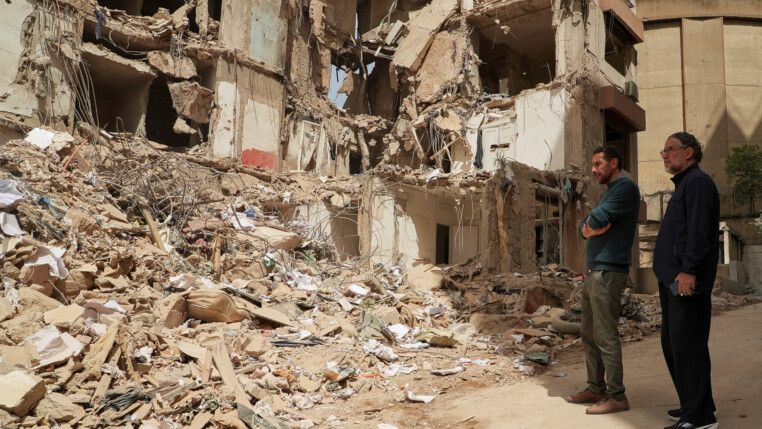 Prédios destruídos após ataques aéreos de Israel em Beirute