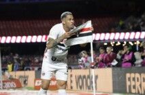 SP - COPA DO BRASIL/SÃO PAULO X JUVENTUDE - ESPORTES - Gol de Luciano durante a partida entre São Paulo e Juventude, válida pela quinta fase Copa do Brasil, no Estádio do Morumbis, na zona sul de São Paulo, nesta terça-feira (21). 21/04/2026 - Foto: FABRICIO BOMJARDIM/THENEWS2/ESTADÃO CONTEÚDO