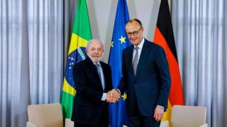 Lula aperta a mão de Merz, chanceler da Alemanha