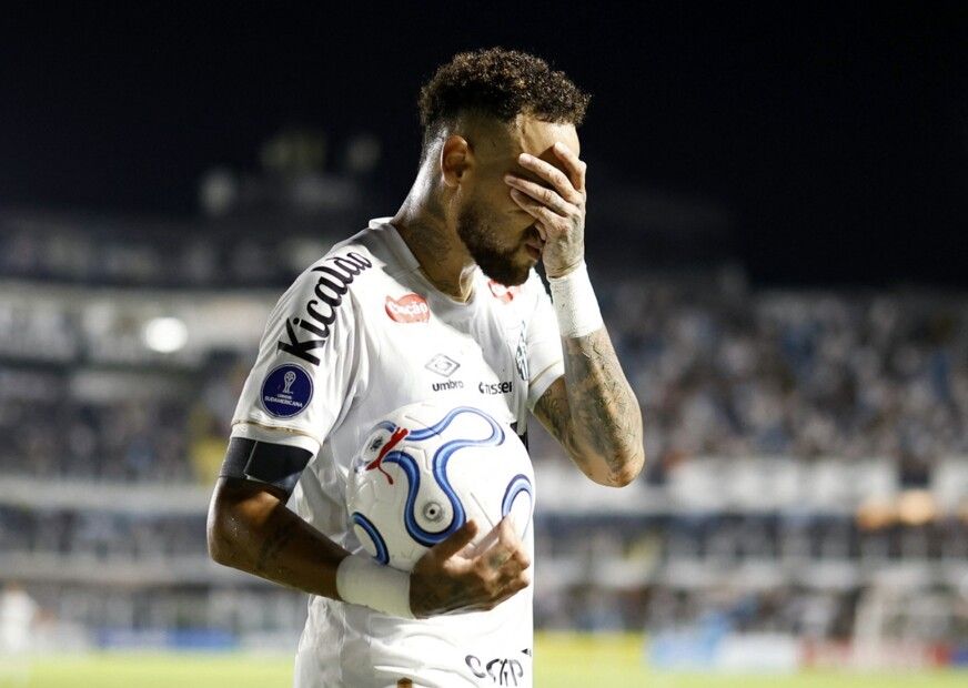 Soccer Football - Copa Sudamericana - Group D - Santos v Recoleta - Estadio Urbano Caldeira, Santos, Brazil - April 14, 2026 Santos' Neymar during the match REUTERS/Marcelo Machado De Melo