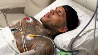 Cantor Anderson Neiff no hospital após ser baleado