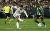Soccer Football - LaLiga - Real Betis v Real Madrid - Estadio de La Cartuja, Seville, Spain - April 24, 2026 Real Madrid's Jude Bellingham shoots at goal REUTERS/Marcelo Del Pozo