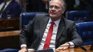 Plenário do Senado Federal durante sessão deliberativa ordinária destinada à deliberação de indicados a embaixadores e dos demais itens constantes da pauta publicada pela Secretaria-Geral da Mesa. Ordem do dia. Em discurso, à tribuna, Mesa: presidente do Senado Federal, senador Davi Alcolumbre (União-AP); secretário-geral da Mesa do Senado Federal, Danilo Augusto Barboza de Aguiar. Bancada: senador Hamilton Mourão (Republicanos-RS); deputado Odair Cunha (PT-MG); senadora Tereza Cristina (PP-MS); senadora Zenaide Maia (PSD-RN). Em pronunciamento, à bancada, Foto: Carlos Moura/Agência Senado