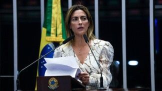 A senadora Soraya Thronicke (PSL-MS) fala ao microfone durante sessão no Congresso
