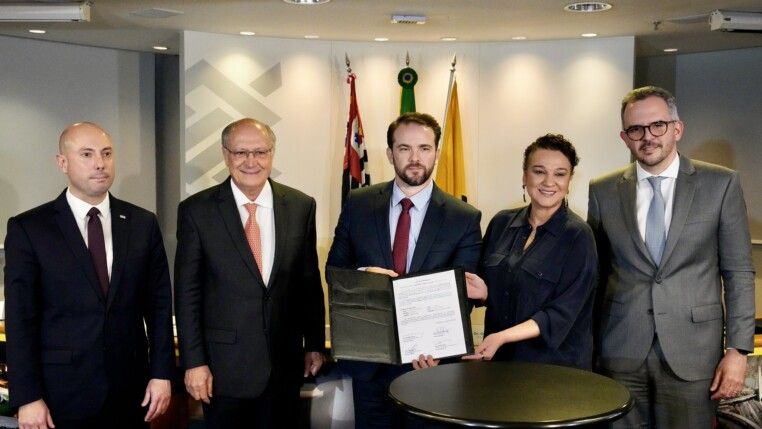 Vice Presidente da República Geraldo Alckmin durante Assinatura de contrato de financiamento das obras do túnel Santos-Guarujá.