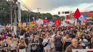 Greve da USP na rua | Por Diretório Central dos Estudantes da USP no Instagram (@dceusp)