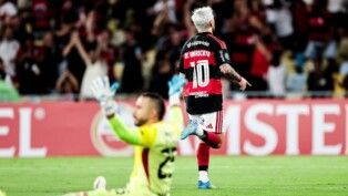 O meia uruguaio Arrascaeta guiou o Flamengo em mais uma vitória na Libertadores