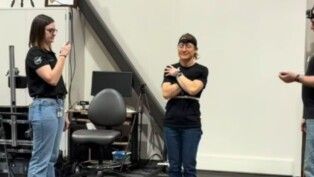 Astronauta em teste de equilíbrio.