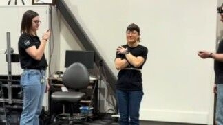 Astronauta em teste de equilíbrio.