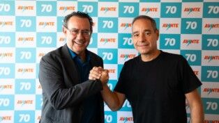 Augusto Cury cumprimenta deputado do partido Avante