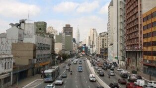 Trânsito na Avenida Tiradentes.