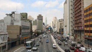 Trânsito na Avenida Tiradentes.