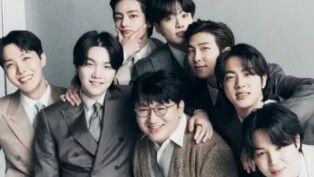 Na foto há 8 homens, todos eles com ternos que variam entre cinza e bege.