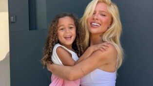 Filha de Karoline Lima e Éder Militão tem hipermobilidade. (Fot: Reprodução/Instagram/@karolinel)