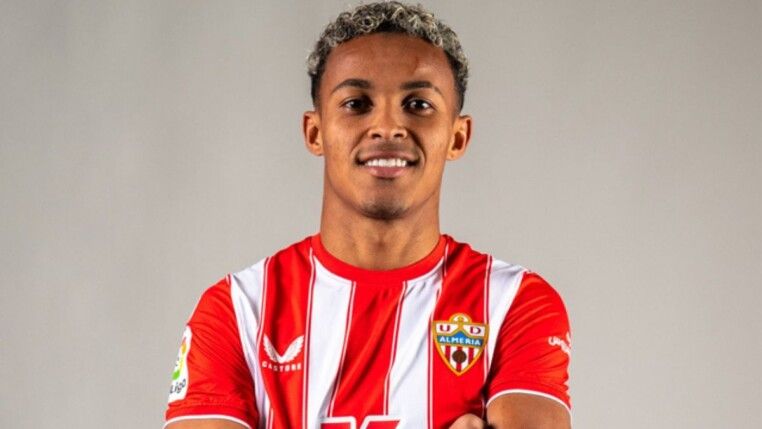 Lázaro foi comprado pelo Almería em 2022, mas o Flamengo alega não ter recebido pelo negócio