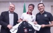 Osmar Stabile, Fernando Diniz e Marcelo Paz Fernando Diniz assinou com o Corinthians até o fim de 2026