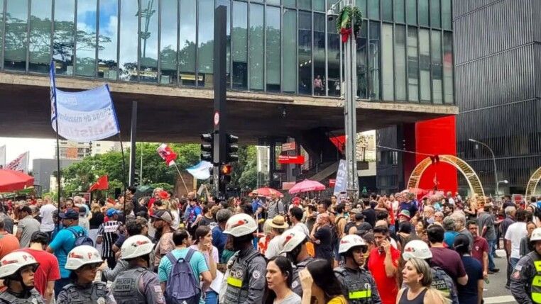 Manifestantes fazem atos contra PL da Dosimetria