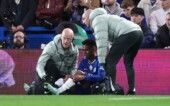 Estêvão deixou o clássico entre Chelsea e Manchester United lesionado e agora preocupa a Seleção Brasileira
