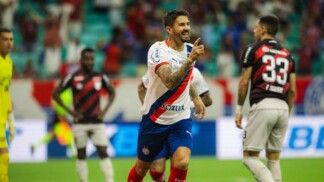 Tricolor de Aço bateu o Furacão com os gols de Everaldo (duas vezes) e Luciano Juba