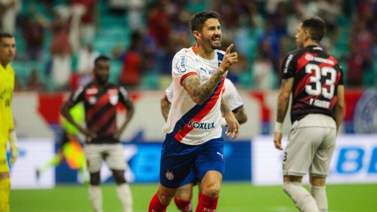 Tricolor de Aço bateu o Furacão com os gols de Everaldo (duas vezes) e Luciano Juba