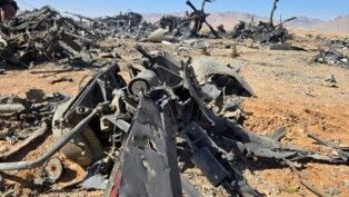 Imagem de redes sociais mostra, aparentemente, destroços de uma aeronave americana e parte do rotor de um helicóptero em Isfahan, no Irã