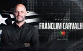 Montagem do técnico Franclim Carvalho com as cores e o escudo do Botafogo