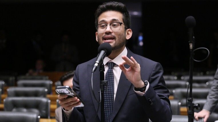 Kim Kataguiri na tribuna da Câmara