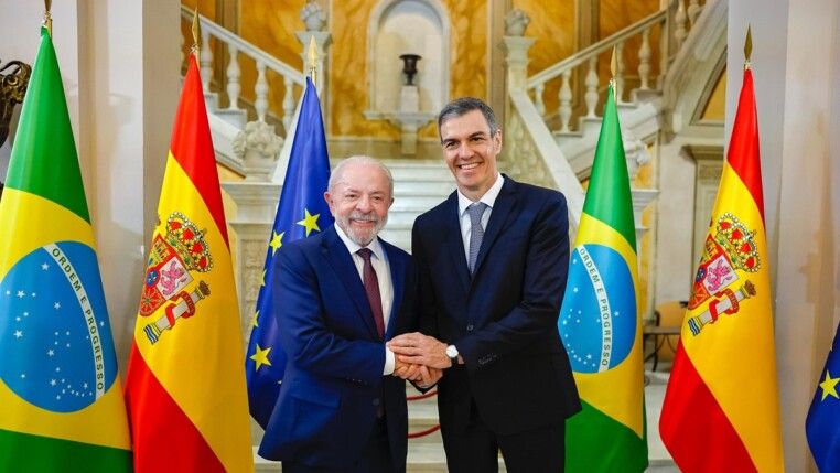 Presidente da República, Luiz Inácio Lula da Silva, durante cerimônia oficial de chegada. Jardins do Palácio de Pedralbes, Espanha
