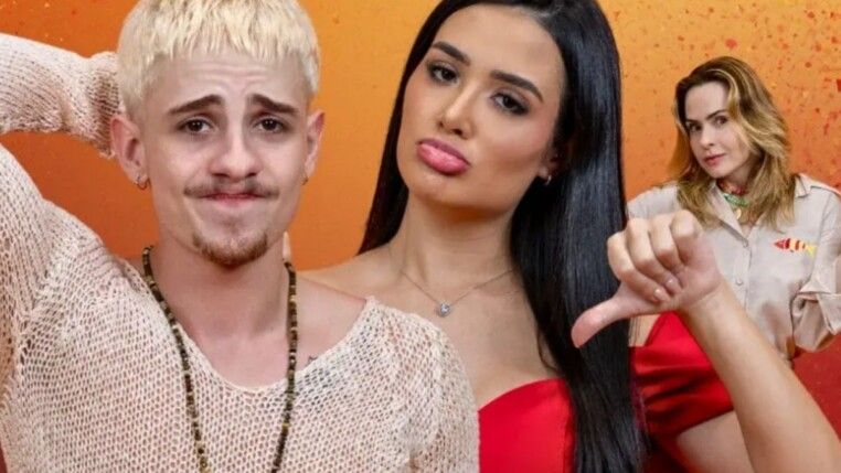 Há três pessoas na foto, em primeiro um homem loiro, depois uma mulher morena e uma mulher loira.