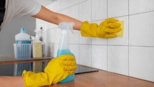 Essas dicas vão mudar a limpeza da sua cozinha (Reprodução: Freepik)