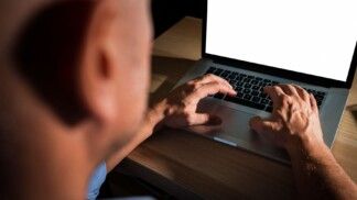 Plataforma de segurança alerta para sites falsos em venda de ingressos (Reprodução: Freepik)