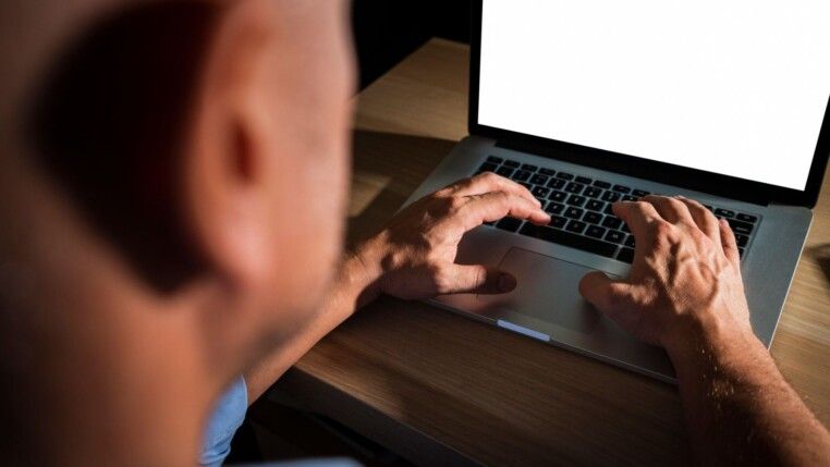 Plataforma de segurança alerta para sites falsos em venda de ingressos (Reprodução: Freepik)