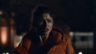 Zendaya chega as telonas ao lado de Robert Pattinson. Reprodução: A24