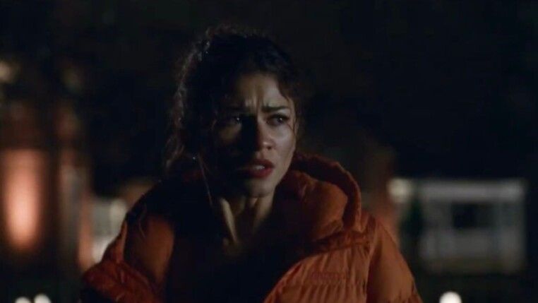 Zendaya chega as telonas ao lado de Robert Pattinson. Reprodução: A24