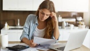 Especialistas apontam crescimento no endividamento em 2026 (Reprodução: Freepik)