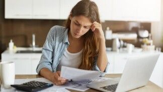 Especialistas apontam crescimento no endividamento em 2026 (Reprodução: Freepik)