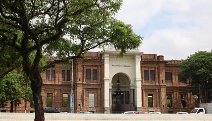 Fachada da Pinacoteca de São Paulo, na praça da Luz.