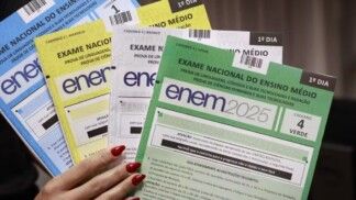 Cadernos coloridos do Enem.