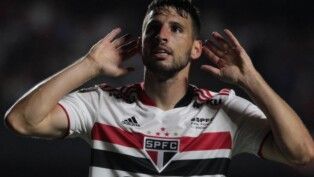 Calleri tem contrato com o São Paulo até o fim deste ano e o Tricolor deseja renovar até pelo menos 2028