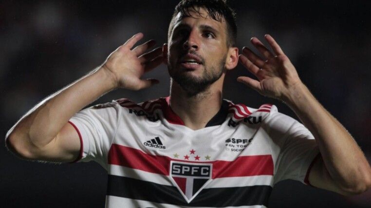 Calleri tem contrato com o São Paulo até o fim deste ano e o Tricolor deseja renovar até pelo menos 2028