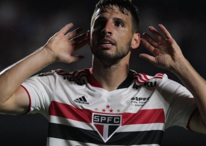 Calleri tem contrato com o São Paulo até o fim deste ano e o Tricolor deseja renovar até pelo menos 2028