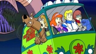 Desenho Sooby-doo. Os personagens estão na van enquanto fogem.