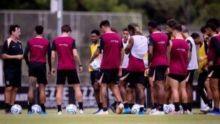 Na manhã desta terça-feira (07/04), Fernando Diniz comandou seu primeiro treino como técnico do Corinthians