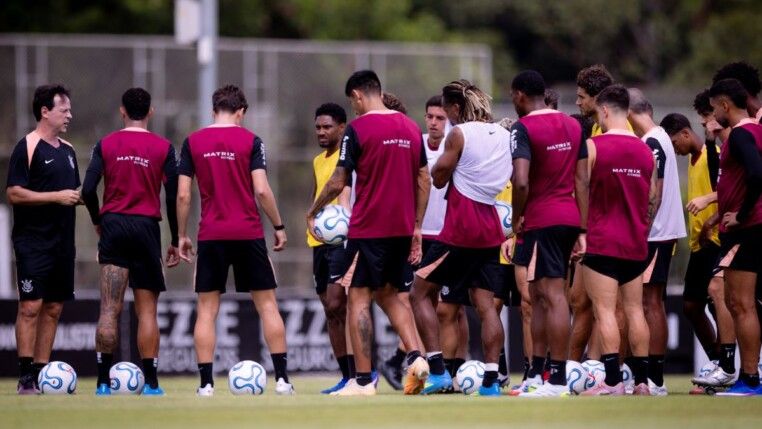 Na manhã desta terça-feira (07/04), Fernando Diniz comandou seu primeiro treino como técnico do Corinthians