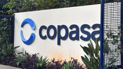 Logo na fachada da Copasa
