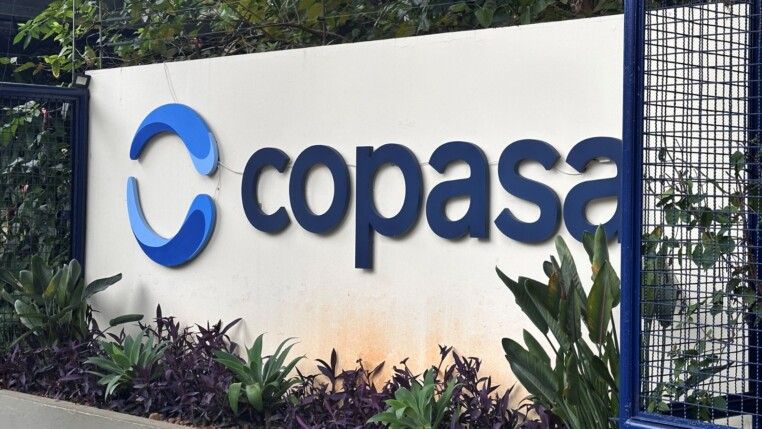 Logo na fachada da Copasa