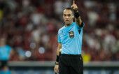 RJ - FLAMENGO/PALMEIRAS - ESPORTES - RIO DE JANEIRO, BRASIL - 23 DE MAIO: O árbitro DAVI DE OLIVEIRA LACERDA gesticula durante a partida entre Flamengo e Palmeiras no Brasileirão 2026 no Estádio do Maracanã em 23 de maio de 2026 no Rio de Janeiro, Brasil. 23/05/2026 - Foto: RUANO CARNEIRO/FOTOARENA/FOTOARENA/ESTADÃO CONTEÚDO