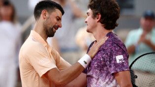 Tennis - French Open - Roland Garros, Paris, France - May 29, 2026 Brazil's Joao Fonseca celebrates winning his third round match against Serbia's Novak Djokovic REUTERS/Guglielmo Mangiapane TPX IMAGES OF THE DAY