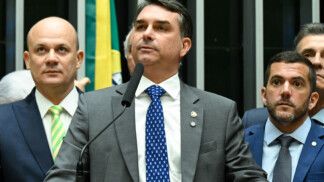 Plenário da Câmara dos Deputados durante sessão conjunta do Congresso Nacional destinada à deliberação dos dispositivos 4, 5, 23 e 25 do Veto nº 51 de 2025 (PLDO 2026). Em discurso, à tribuna, senador Flávio Bolsonaro (PL-RJ). Foto: Andressa Anholete/Agência Senado