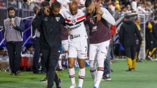 SP - CAMPEONATO BRASILEIRO/SÃO PAULO x BAHIA - ESPORTES - Lucas Moura, atacante do São Paulo sai lesionado da partida entre São Paulo x Bahia, válida pela 14ª rodada do Brasileirao 2026, realizada no estádio Cicero de Souza Marques, em Bragança Paulista, neste domingo (03). 03/05/2026 - Foto: THEO DAOLIO/AGÊNCIA O DIA/AGÊNCIA O DIA/ESTADÃO CONTEÚDO